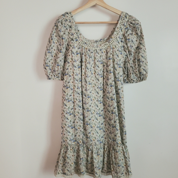 Urban Outfitters - Picture 2 of 4